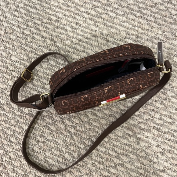 TOMMY HILFIGER brand new bag - Picture 4 of 9